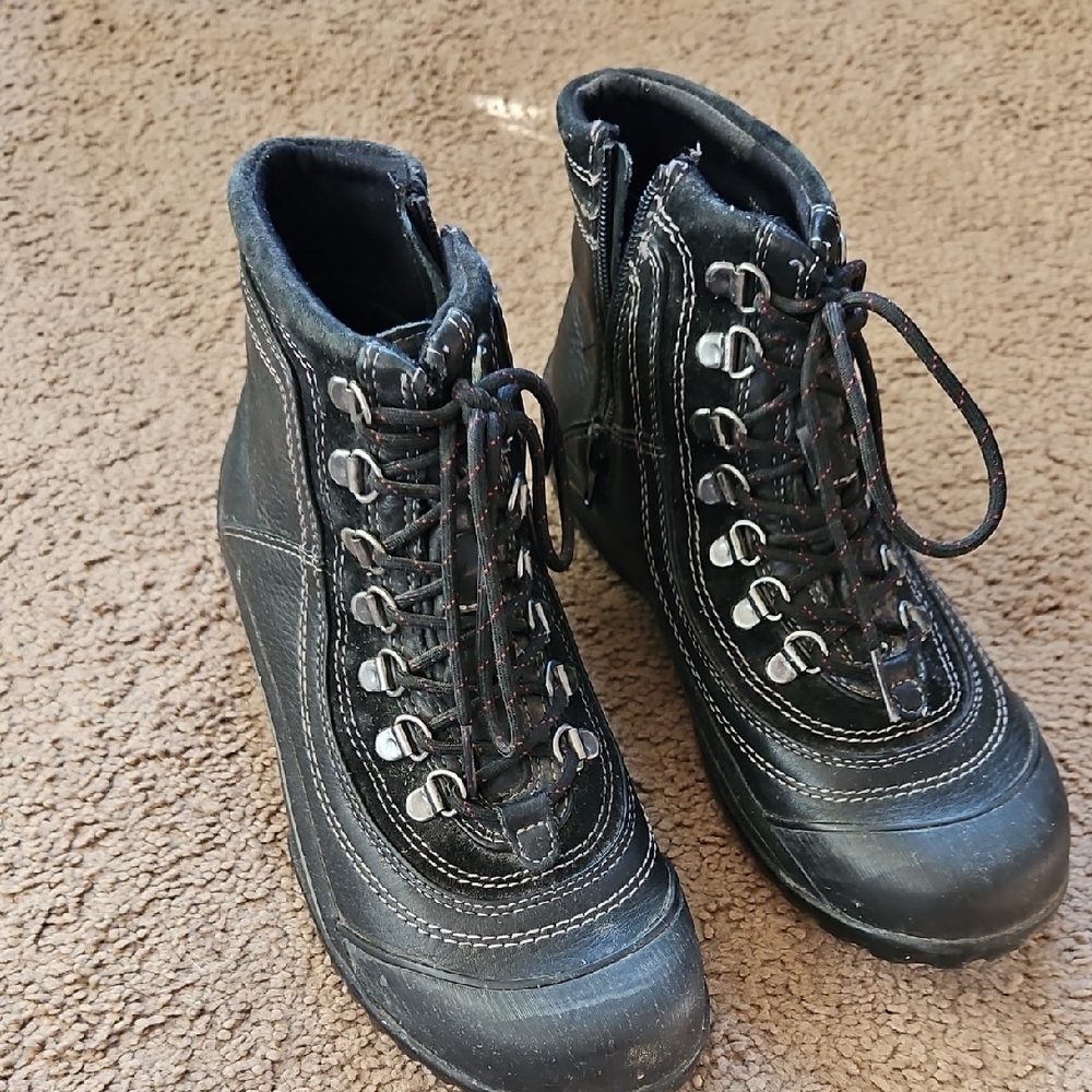 Clarks Black Leather Waterproof And Insulated Boots